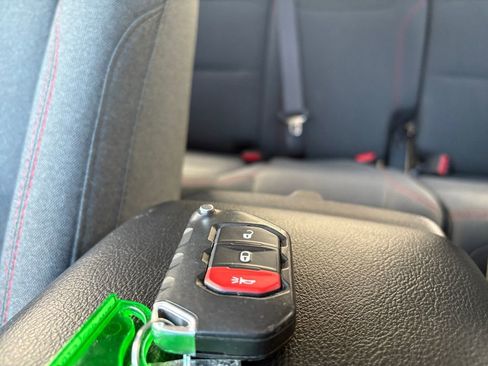 Used 2025 Jeep Wrangler Rubicon image 28