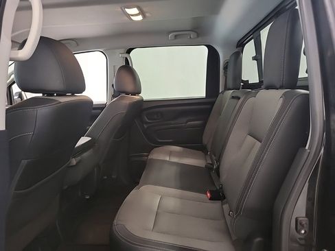 Used 2019 Nissan Titan S image 8