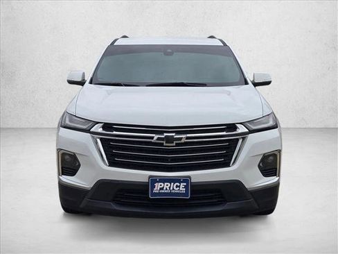 Used 2023 Chevrolet Traverse LT w/ Rear Camera Mirror Package image 2