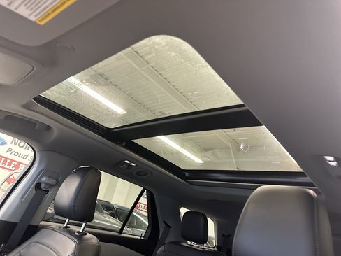 Used 2023 Ford Explorer XLT w/ Equipment Group 202A image 4