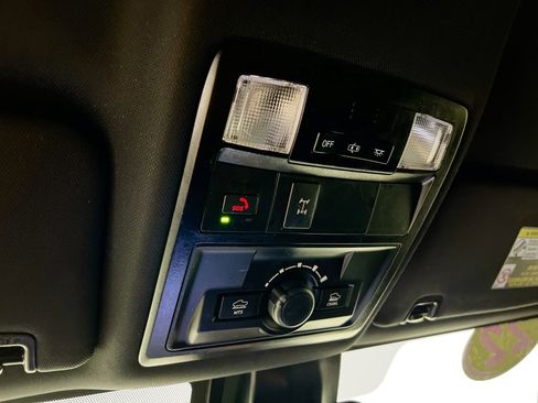 Used 2022 Toyota Tacoma TRD Off-Road image 22