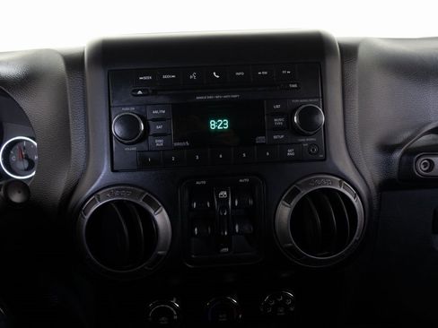 Used 2012 Jeep Wrangler Unlimited Sport image 29