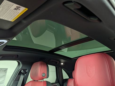 New 2026 Porsche Macan image 6