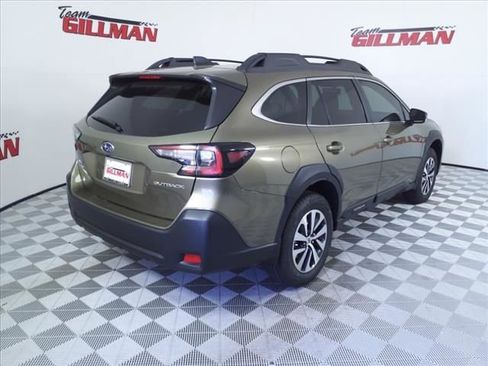 Used 2025 Subaru Outback Premium AWD/4WD image 4