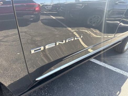 Used 2021 GMC Yukon Denali w/ Denali Premium Package AWD/4WD image 17