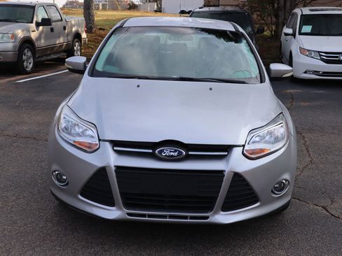 Used 2014 Ford Focus SE w/ Equipment Group 201A image 2