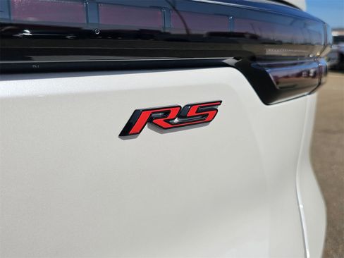 New 2025 Chevrolet Equinox EV RS image 24
