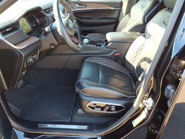 Used 2024 Jeep Grand Cherokee Summit w/ High Altitude Package AWD/4WD image 13