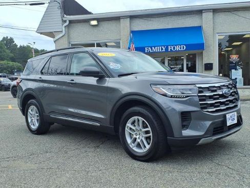 Certified 2025 Ford Explorer Active AWD/4WD image 1