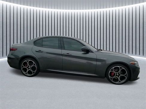 Used 2023 Alfa Romeo Giulia Veloce image 3