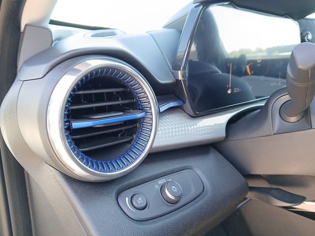 Used 2025 Chevrolet Trax LT w/ Driver Confidence Package FWD image 13