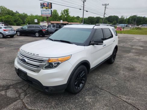 Used 2014 Ford Explorer XLT w/ Equipment Group 202A AWD/4WD image 4