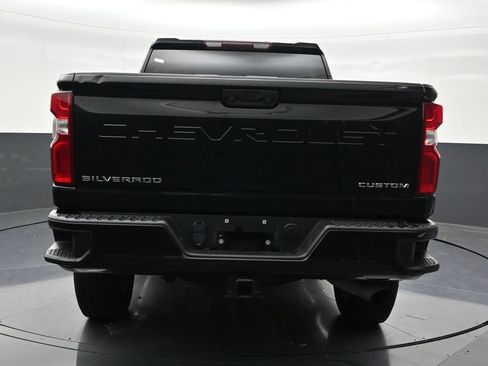 Used 2021 Chevrolet Silverado 2500 Custom w/ Custom Value Package AWD/4WD image 4
