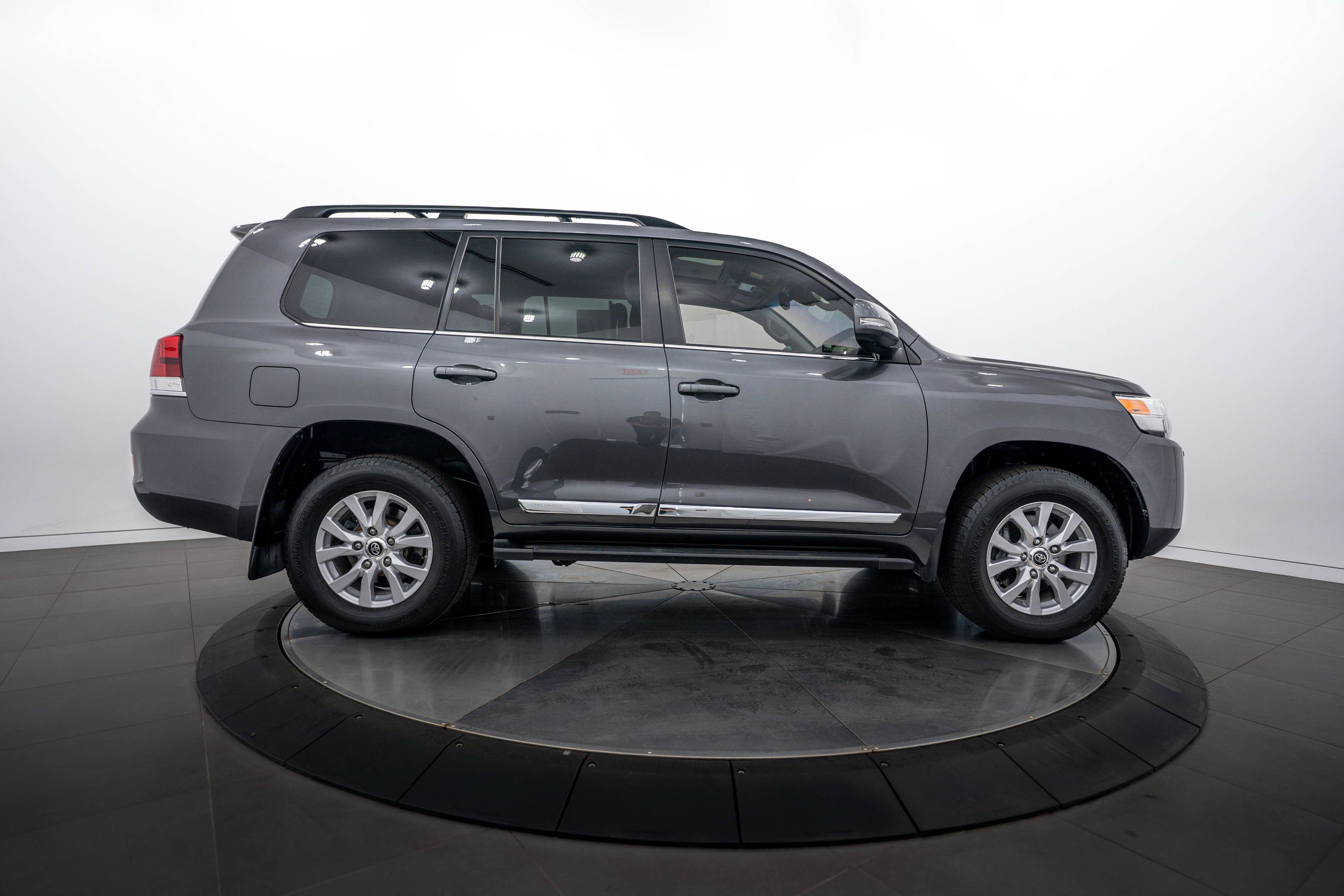Used 2016 Toyota Land Cruiser AWD/4WD image 8