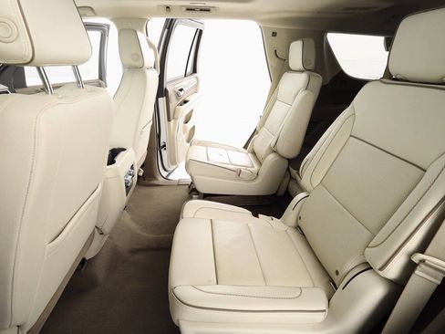 Used 2021 GMC Yukon Denali w/ Denali Premium Package image 19