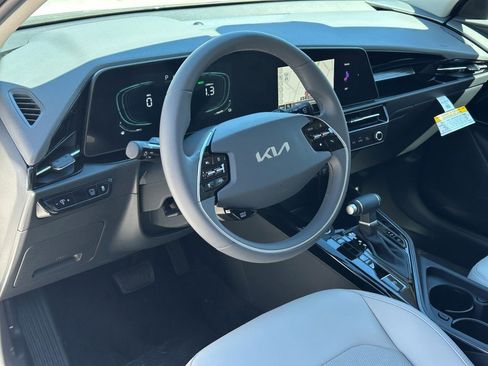 New 2025 Kia Niro EX image 16