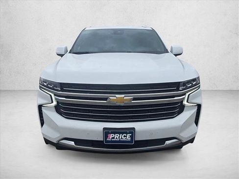 Used 2024 Chevrolet Suburban LT RWD image 2