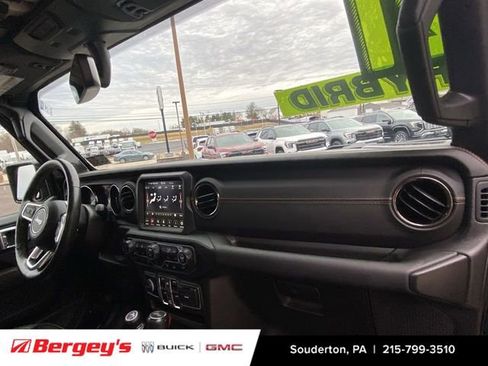 Used 2021 Jeep Wrangler Unlimited Sahara image 32