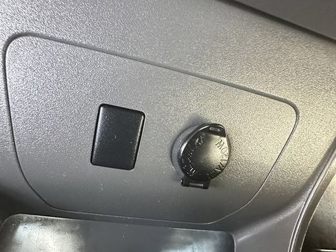 Used 2011 Toyota Prius Five image 21