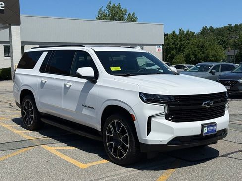Used 2024 Chevrolet Suburban RST w/ Luxury Package AWD/4WD image 8