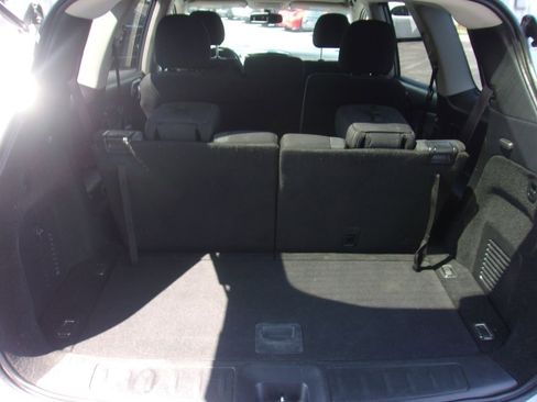 Used 2019 Nissan Pathfinder SV image 6