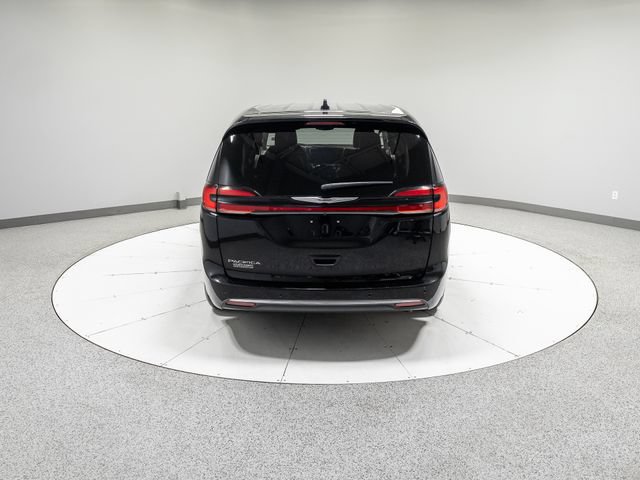 Used 2024 Chrysler Pacifica Touring-L FWD image 34