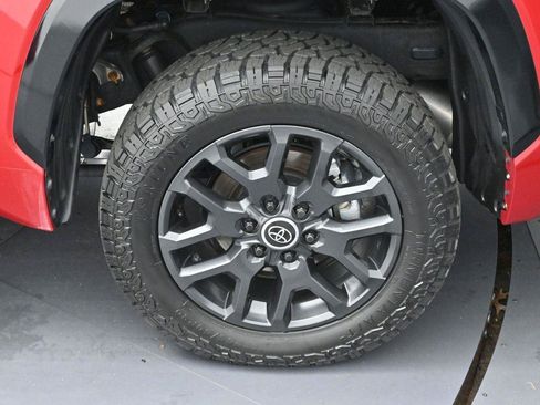 Used 2024 Toyota Tundra Platinum AWD/4WD image 33