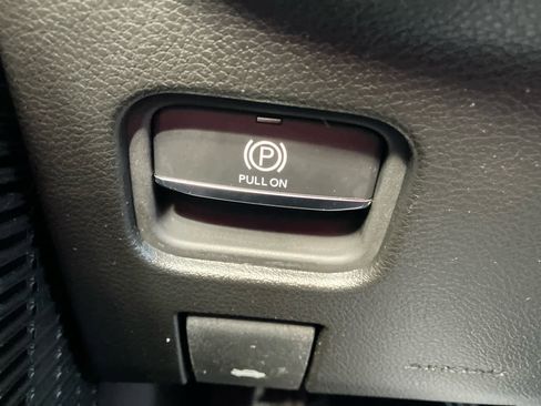 Used 2025 Jeep Grand Cherokee L Limited w/ Luxury Tech Group II image 15