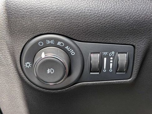 Certified 2025 Jeep Compass Latitude w/ Convenience Group AWD/4WD image 23