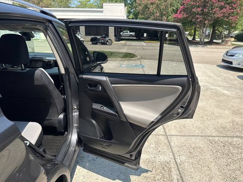 Used 2018 Toyota RAV4 XLE w/ Convenience Package AWD/4WD image 18