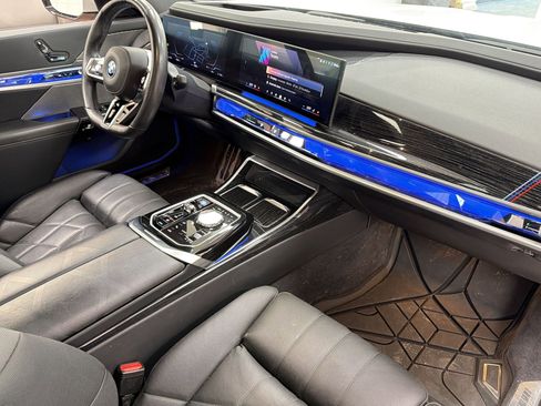 Used 2024 BMW i7 xDrive60 w/ Executive Package AWD/4WD image 34