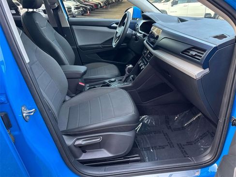 Used 2023 Volkswagen Taos SE w/ Panoramic Sunroof Package image 17