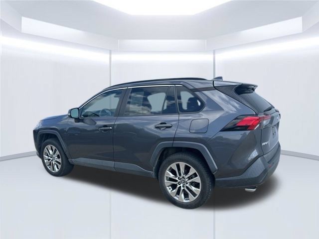 Used 2019 Toyota RAV4 XLE Premium w/ Cold Weather Package AWD/4WD image 17