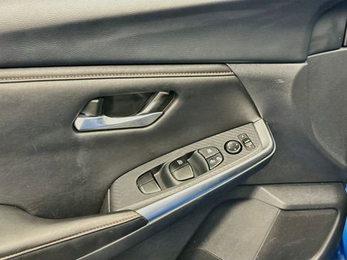 Used 2025 Nissan Sentra SR FWD image 15