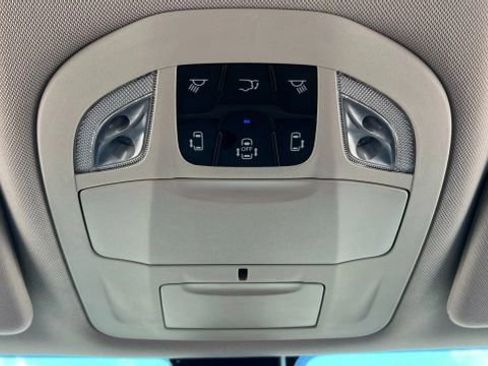 Used 2020 Chrysler Voyager Lxi image 97