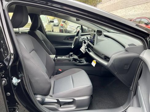 New 2027 Toyota Prius LE FWD image 15