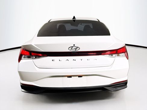 Used 2022 Hyundai Elantra SE FWD image 29