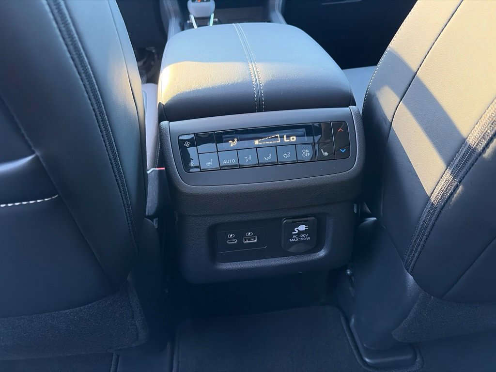 Certified 2025 Nissan Pathfinder Platinum w/ Cargo Package FWD image 24