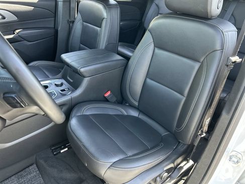 Used 2023 Chevrolet Traverse LT w/ LT Premium Package FWD image 19