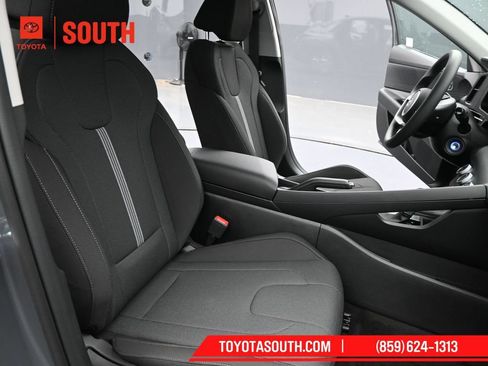 Used 2025 Hyundai Elantra SE FWD image 27