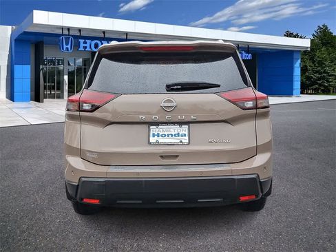 Used 2024 Nissan Rogue SV w/ SV Premium Package image 23