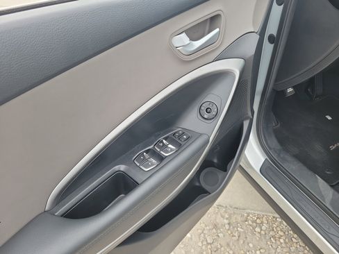 Used 2018 Hyundai Santa Fe Sport w/ 2.4L Value Package 02 FWD image 19