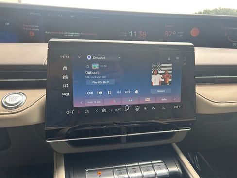 Used 2024 Lincoln Nautilus Reserve AWD/4WD image 16