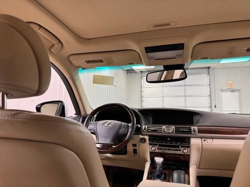 Used 2013 Lexus LS 460 AWD w/ Comfort Pkg image 25