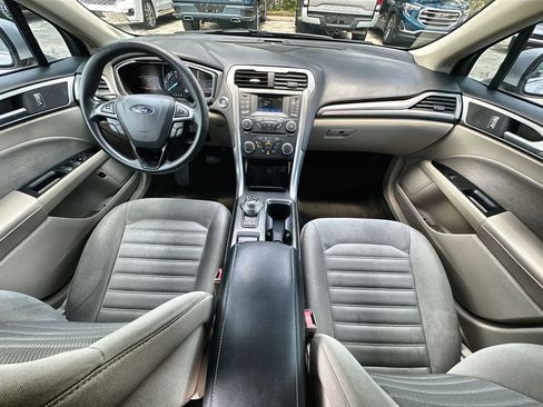 Used 2018 Ford Fusion SE FWD image 19
