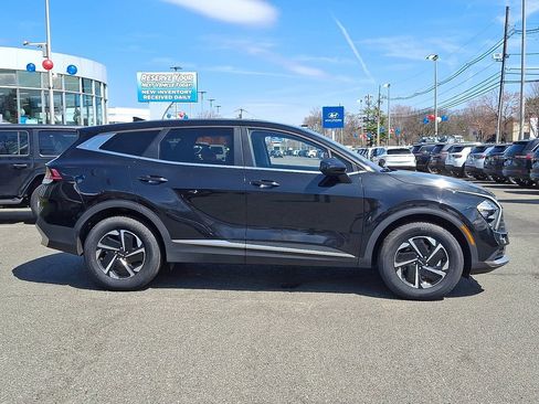 Used 2023 Kia Sportage LX image 8