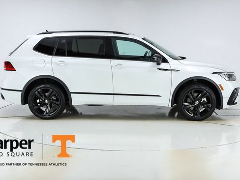 Used 2023 Volkswagen Tiguan SE R-Line FWD image 10