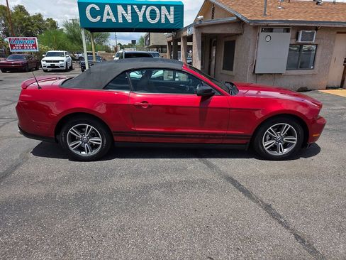 Used 2010 Ford Mustang Premium RWD image 4