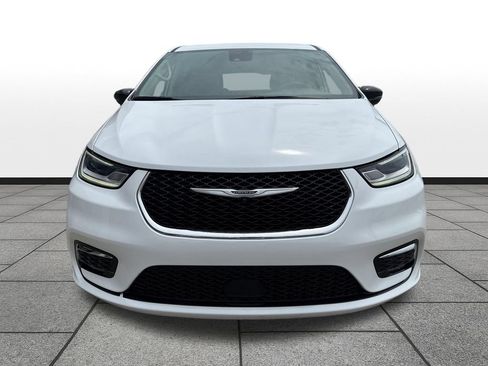 Used 2024 Chrysler Pacifica Limited FWD image 8