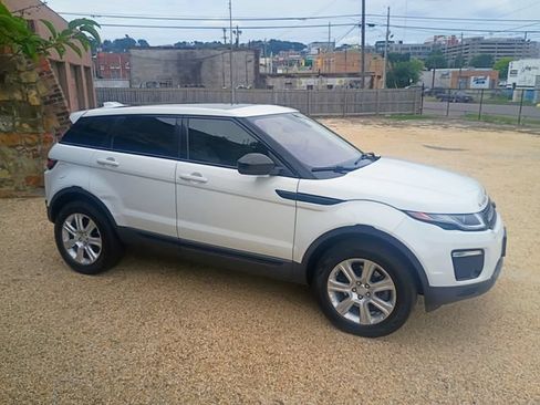 Used 2017 Land Rover Range Rover Evoque SE AWD/4WD image 18